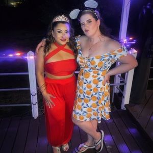 Red (jasmine) costume